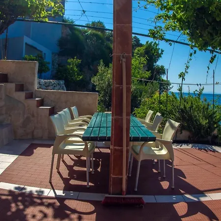 Family Friendly Seaside Pisak, Omis - 18610 Lejlighed