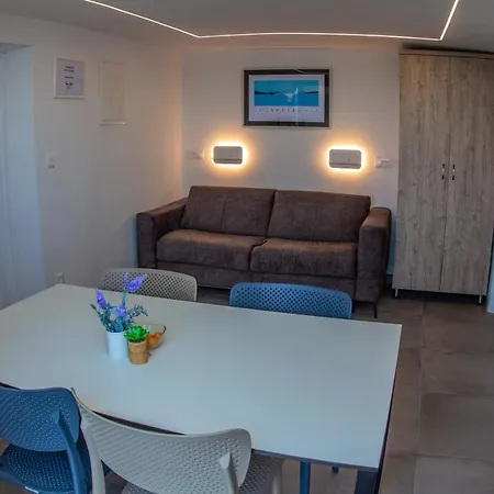 Lejlighed Family Friendly Seaside Pisak, Omis - 18610 Pisak